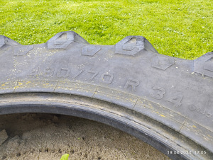TRAKTORI REHV 480/70R34 PIRELLI (2 foto / 3)