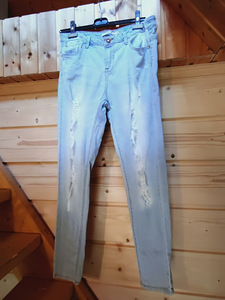 Новые джинсы 36 (2 фото из 2)