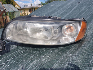 Müün kasutatud esitulesid Volvo V70 (2 foto / 2)