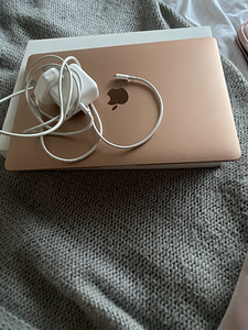 13-дюймовый MacBook Air с чипом Apple M1 (1 фото из 8)