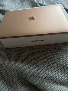 13-дюймовый MacBook Air с чипом Apple M1 (2 фото из 8)