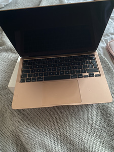 13-дюймовый MacBook Air с чипом Apple M1 (4 фото из 8)