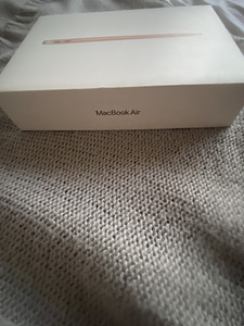 13-дюймовый MacBook Air с чипом Apple M1 (8 фото из 8)