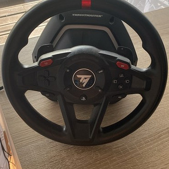 Thrustmaster rool ja pedaalid