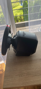 Руль Thrustmaster и педали (2 фото из 6)
