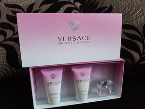 Versace Bright Crystal minikinkekomplekt (1 foto / 3)