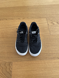 Кроссовки Adidas (1 фото из 4)