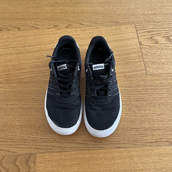 Adidas tossud