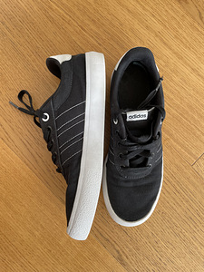 Кроссовки Adidas (2 фото из 4)
