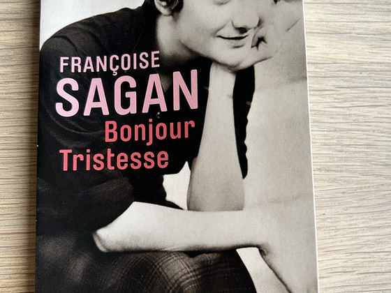 Francoise Sagan Bonjour Tristesse, книга на французском язык