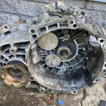 Коробка передач Passat B6 6-ступенчатая механическая