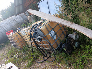 Väiketankla koos 2 pumba,püstol ja mõõrurid mahutitega (1 foto / 3)
