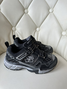 Кроссовки Skechers для мальчика. Размер 28,5. (3 фото из 5)