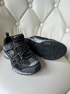 Кроссовки Skechers для мальчика. Размер 28,5. (5 фото из 5)