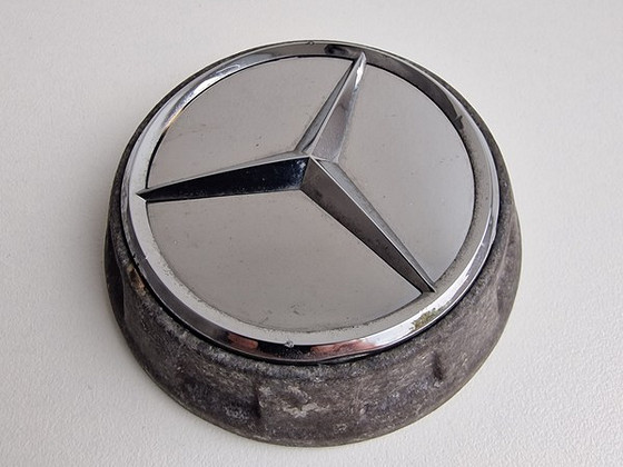 Эмблема Mercedes-Benz