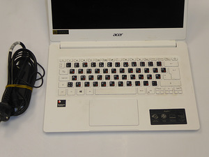 Ноутбук Acer Aspire One + зарядка (4 фото из 5)