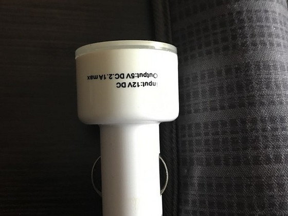 Adapter auto sigaretisüütajale kahe USB pordiga