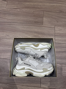 Balenciaga naiste tossud (3 foto / 3)