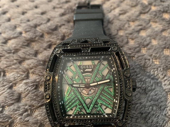 Часы Guess