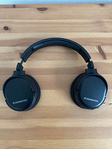Беспроводные игровые гарнитуры SteelSeries Arctis 1 (3 фото из 3)