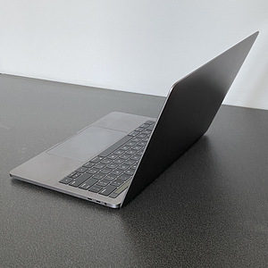 Macbook Pro 13" 2016 (6 фото из 9)