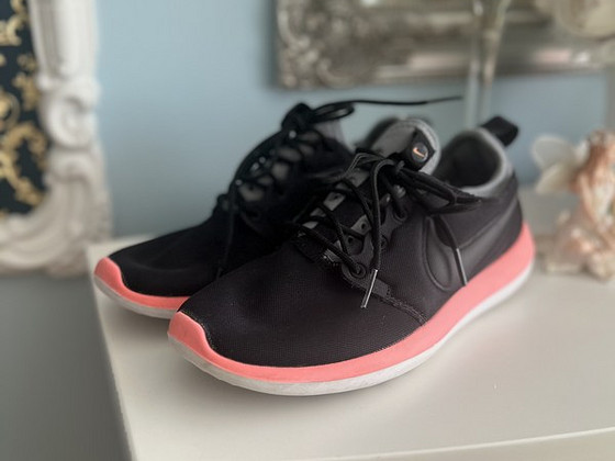 Женские кроссовки Nike 37,5