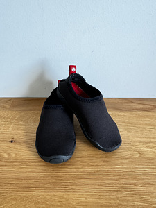-50% REIMA Lean Black laste rannasussid (suurus nr 23) (1 foto / 4)