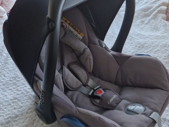 Maxi-Cosi Cabriofix + база isofix + теплый мешок