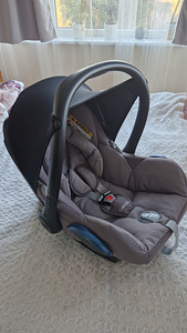 Maxi-Cosi Cabriofix + база isofix + теплый мешок (1 фото из 6)