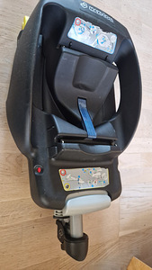 Maxi-Cosi Cabriofix + база isofix + теплый мешок (4 фото из 6)