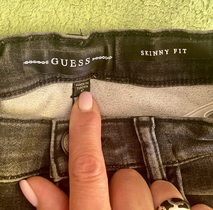Джинсовые брюки ,, Guess,, для девочки 12-13 лет. (2 фото из 2)