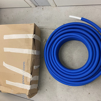 Водопроводная труба. Uni Pipe PLUS белая труба в гофре 20x2,25 - 28/23 синяя