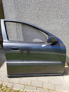 Передняя правая дверь Volvo v70 2005 года без стекла и механизма подъема стекла. (1 фото из 2)