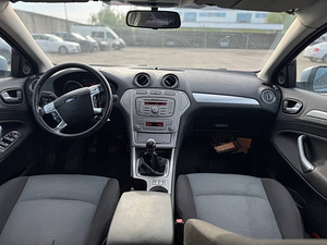 FORD MONDEO (8 фото из 9)