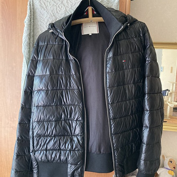 Продам куртку Tommi