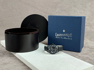 Eberhard & Co. - Aiglon Noir Grande Taille Date (7 foto / 7)