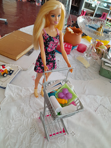 Barbie с тележкой для еды (2 фото из 6)
