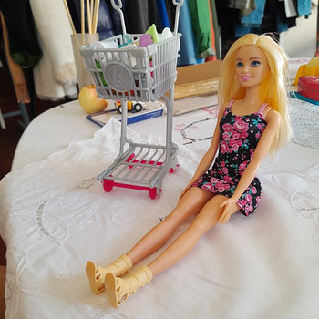 Barbie toidukäruga