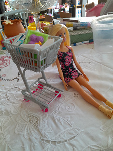 Barbie с тележкой для еды (3 фото из 6)