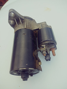 Starter volkswagen caddy 1.9 d. 1998a. (1 foto / 3)