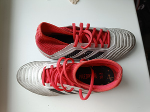 Jalgpalli tossud Adidas Predator (suurus 36, 2/3, 23cm) (1 foto / 3)