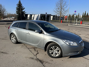 Opel Insignia 103 kW Ecotec 1.8 Sports Tourer SW (3 фото из 13)