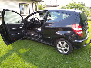 Mercedes-Benz A-200 (7 фото из 9)