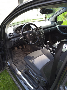 Mercedes-Benz A-200 (3 фото из 9)