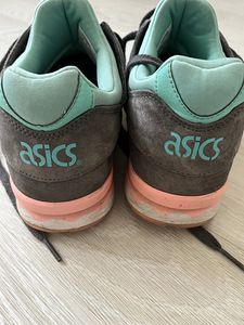 Кроссовки Asics (3 фото из 4)