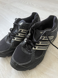 Adidas tennised/tossud/sneakers (1 foto / 4)