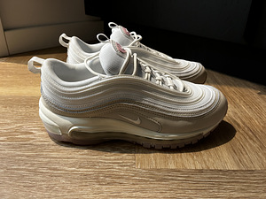 Кроссовки Nike размер 40 (1 фото из 5)