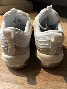 Кроссовки Nike размер 40 (5 фото из 5)
