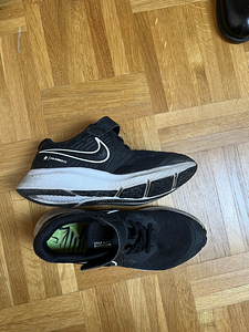 Кроссовки Nike, размер 33 (1 фото из 3)
