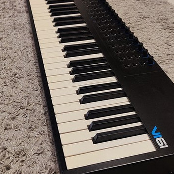 Müüa MIDI klaviatuur Alesis VI61